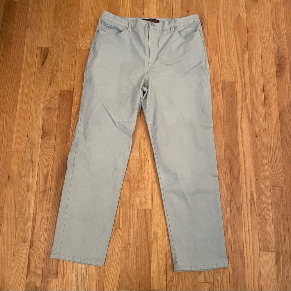 Gloria Vanderbilt light blue “Amanda” jeans size 18